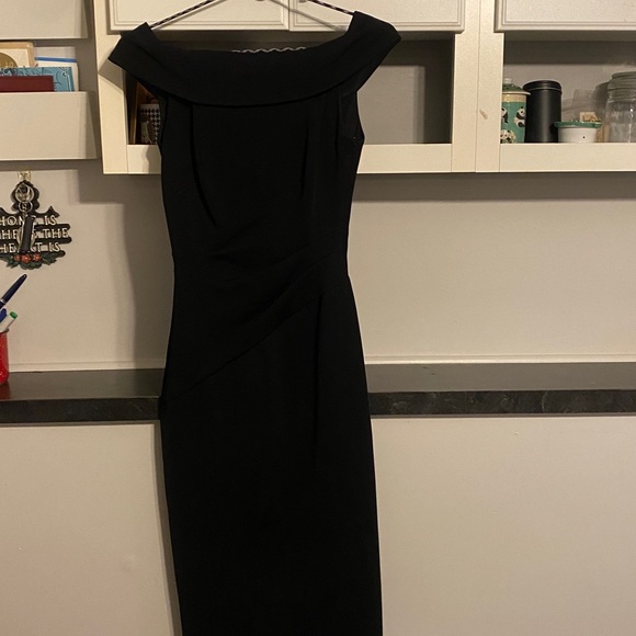 Dresses & Skirts - Elegant Black Dress